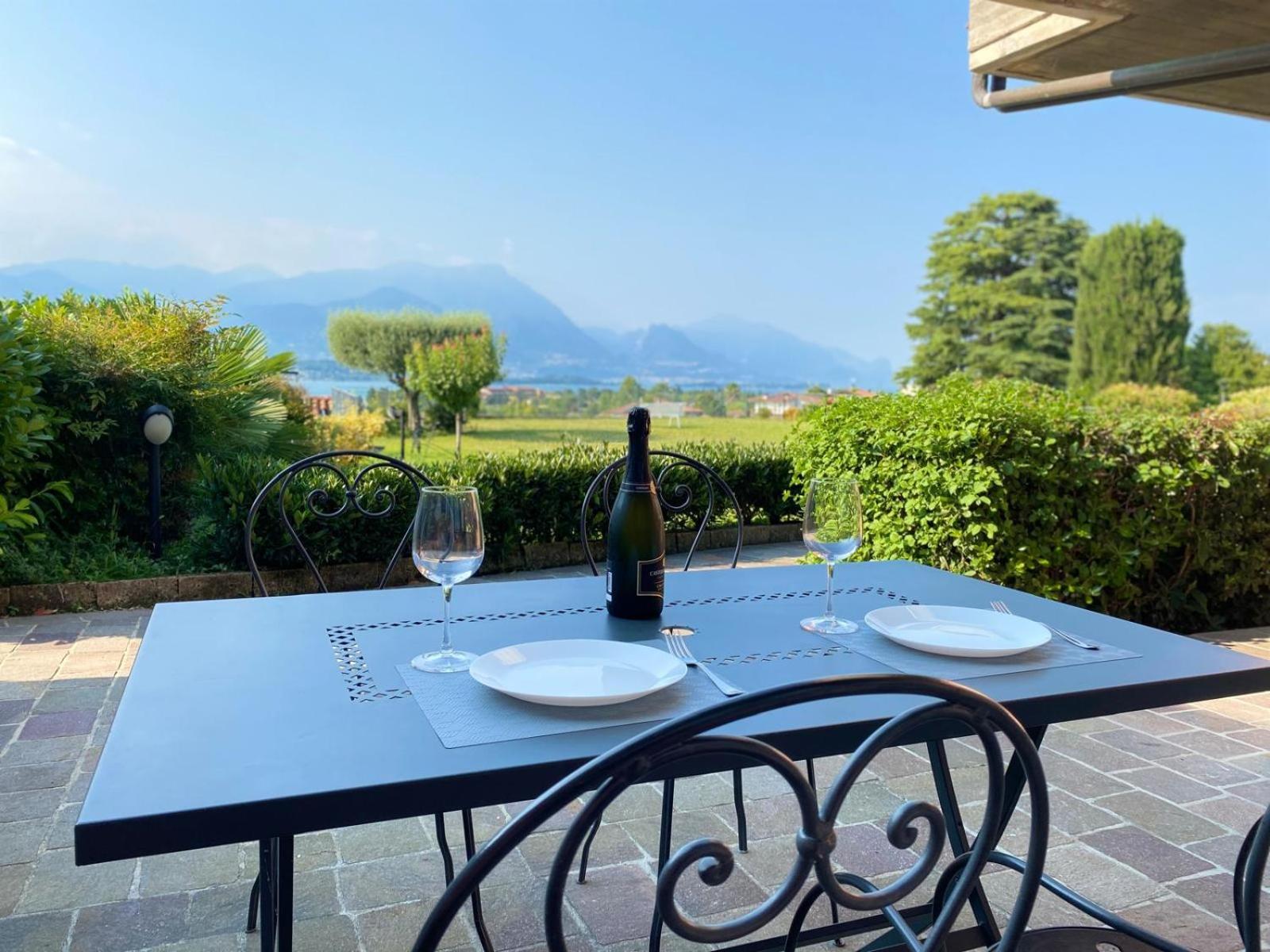Flowers & Garden Apartment Con Vista Lago Manerba del Garda Exteriér fotografie